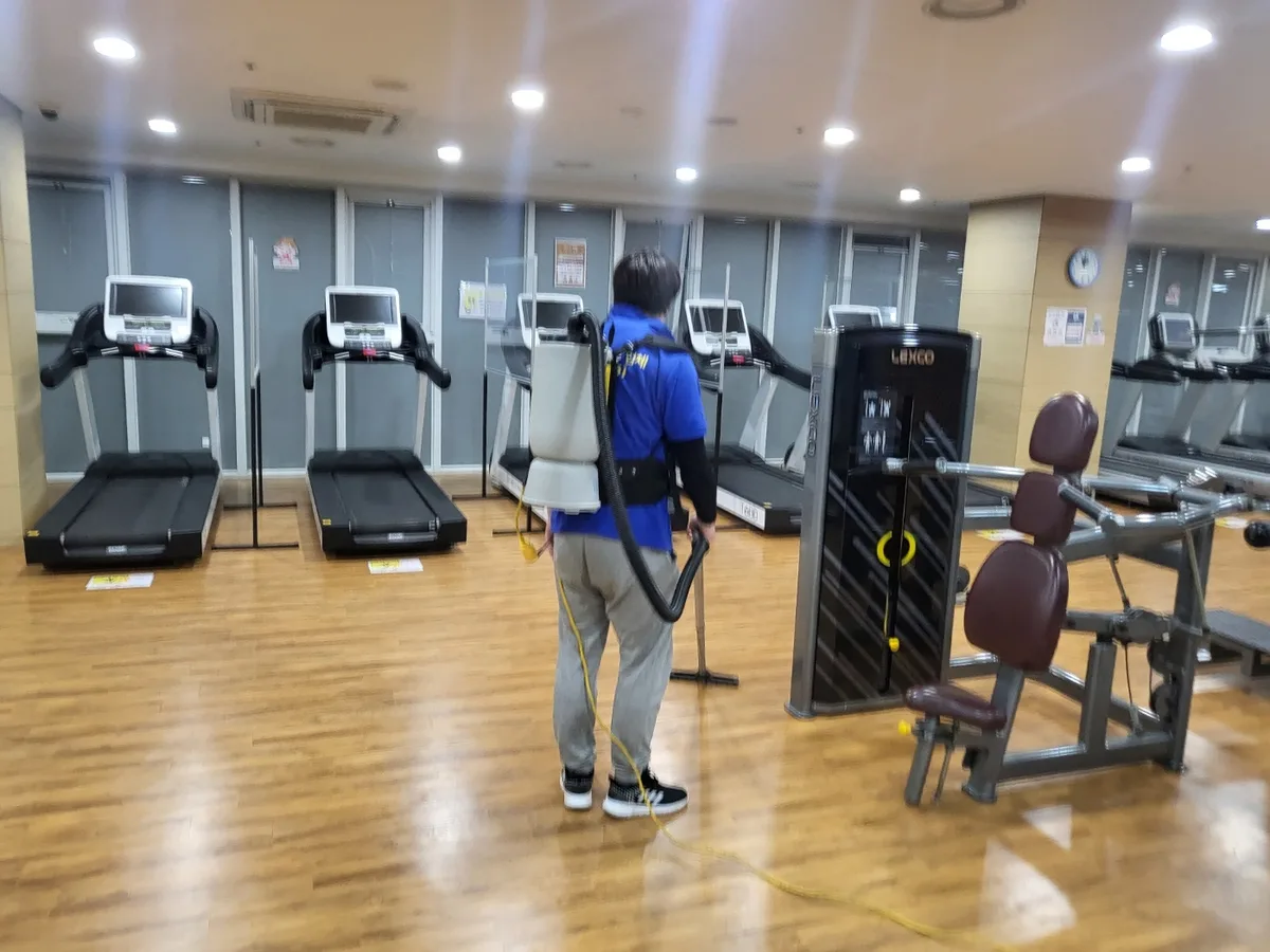 남구 문현동 헬스장 샤워실 장비 주변 정밀 위생청소 사례 - 행진크린